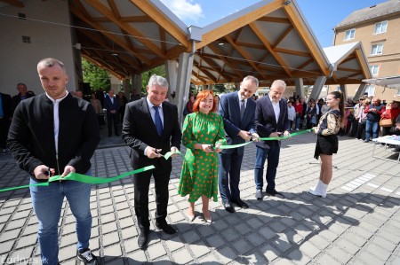 Foto a video: Zanedbané miesto je minulosťou: Prievidza otvorila zrekonštruovanú tržnicu za pol milióna eur 0