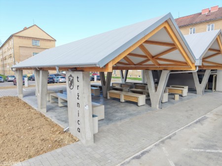 Foto a video: Zanedbané miesto je minulosťou: Prievidza otvorila zrekonštruovanú tržnicu za pol milióna eur 2