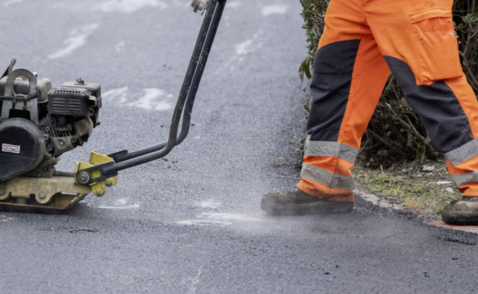 Mesto Prievidza plánuje v tomto roku zabezpečiť rekonštrukciu a opravu vybraných ciest a chodníkov za takmer 1,9 milióna eur