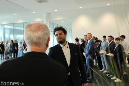 Foto: Slávnostné ukončenie maturantov duálneho vzdelávania v spoločnosti Brose Prievidza 2026 15