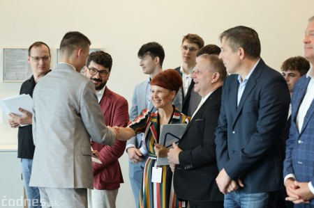 Foto: Slávnostné ukončenie maturantov duálneho vzdelávania v spoločnosti Brose Prievidza 2026 16