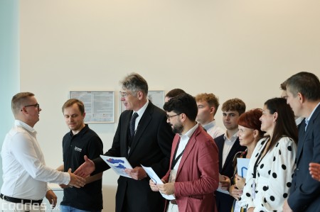 Foto: Slávnostné ukončenie maturantov duálneho vzdelávania v spoločnosti Brose Prievidza 2026 19