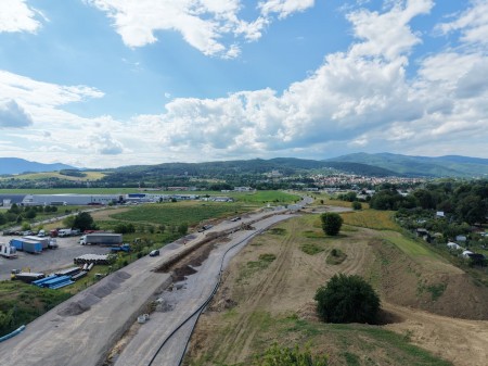 FOTO: Takto dnes vyzerá stavba obchvatu Prievidze. Na rade sú mosty a ďalšie kľúčové práce 0