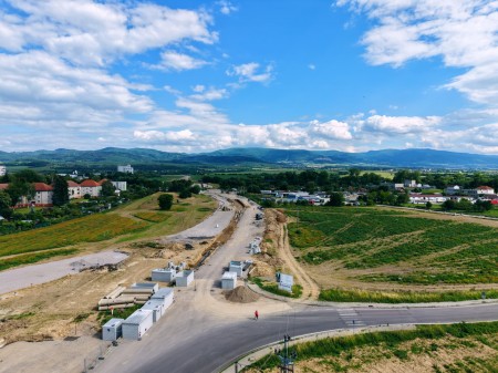 FOTO: Takto dnes vyzerá stavba obchvatu Prievidze. Na rade sú mosty a ďalšie kľúčové práce 4