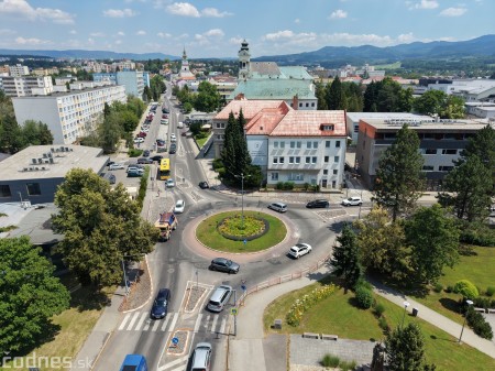 Foto: Už čoskoro začne rekonštrukcia kruhovej križovatky na Ulici A. Hlinku v Prievidzi. Dnes poklepali základný kameň stavby. 0
