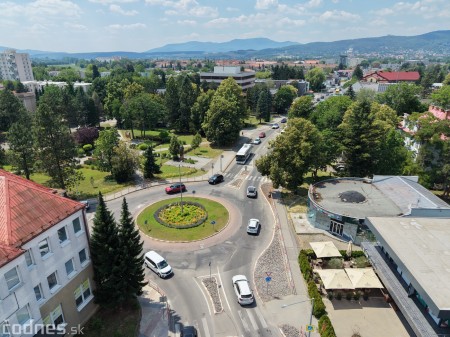 Foto: Už čoskoro začne rekonštrukcia kruhovej križovatky na Ulici A. Hlinku v Prievidzi. Dnes poklepali základný kameň stavby. 1