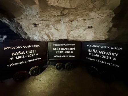 Foto a video: V Handlovej sprístupnili nový banský skanzen, návštevníci sfárajú 136 metrov pod zem 5