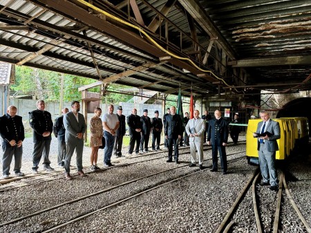 Foto a video: V Handlovej sprístupnili nový banský skanzen, návštevníci sfárajú 136 metrov pod zem 11