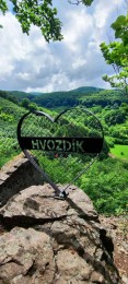 Foto a video: Nový turistický vrchol Hvozdík láka turistov do prírody nad Lehotou pod Vtáčnikom (okres Prievidza) 12