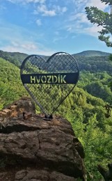 Foto a video: Nový turistický vrchol Hvozdík láka turistov do prírody nad Lehotou pod Vtáčnikom (okres Prievidza) 17