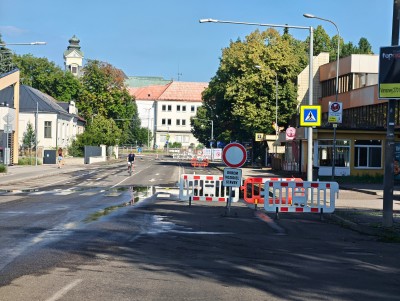 Video: Od pondelka 20. júla začne rekonštrukcia kruhovej križovatky na Ulici A. Hlinku v Prievidzi