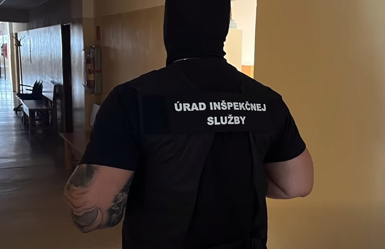 Pre korupciu na Okresnom dopravnom inšpektoráte v Prievidzi obvinili tri osoby