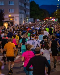 Brose Night Run Prievidza 2026 písal históriu: Majstrovstvá Slovenska aj najlepšie časy na 10 km na slovenskom území (foto) 2
