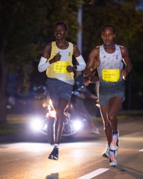 Brose Night Run Prievidza 2026 písal históriu: Majstrovstvá Slovenska aj najlepšie časy na 10 km na slovenskom území (foto) 5