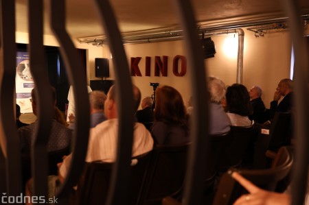 Foto: Nežná revolúcia v Prievidzi dostala knižnú podobu. Novú publikáciu pokrstil aj Milan Kňažko 5