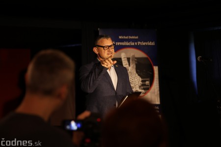 Foto: Nežná revolúcia v Prievidzi dostala knižnú podobu. Novú publikáciu pokrstil aj Milan Kňažko 6