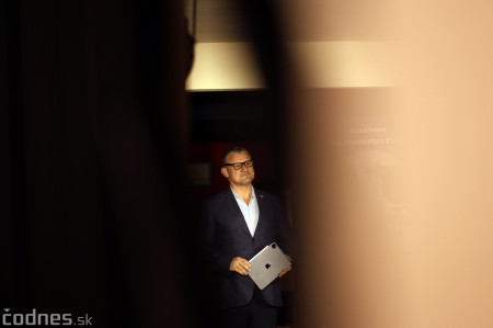 Foto: Nežná revolúcia v Prievidzi dostala knižnú podobu. Novú publikáciu pokrstil aj Milan Kňažko 8