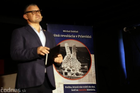 Foto: Nežná revolúcia v Prievidzi dostala knižnú podobu. Novú publikáciu pokrstil aj Milan Kňažko 9