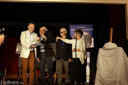 Foto: Nežná revolúcia v Prievidzi dostala knižnú podobu. Novú publikáciu pokrstil aj Milan Kňažko 18