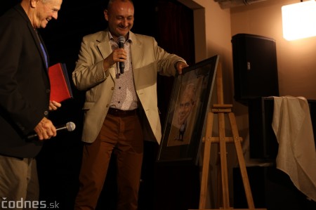 Foto: Nežná revolúcia v Prievidzi dostala knižnú podobu. Novú publikáciu pokrstil aj Milan Kňažko 27