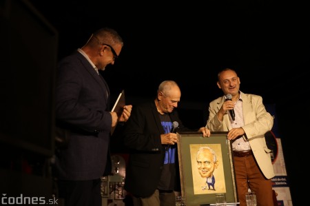 Foto: Nežná revolúcia v Prievidzi dostala knižnú podobu. Novú publikáciu pokrstil aj Milan Kňažko 28