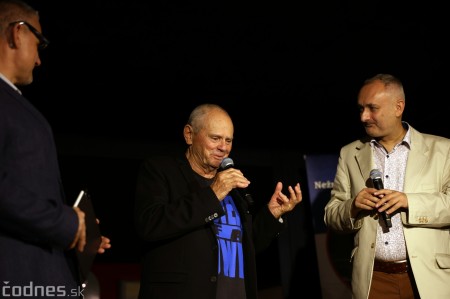 Foto: Nežná revolúcia v Prievidzi dostala knižnú podobu. Novú publikáciu pokrstil aj Milan Kňažko 29