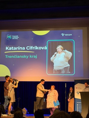 Katarína Cifríková z CVČ Prievidza získala ocenenie Pracovníčka s mládežou roka 2025 v Trenčianskom kraji