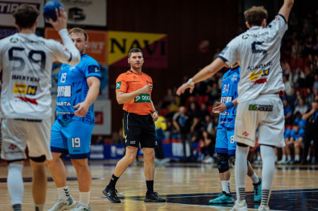Foto: Hádzanári HK Bojnice pri historickej európskej premiére viedli, napokon rakúskemu majstrovi podľahli 27:31 1