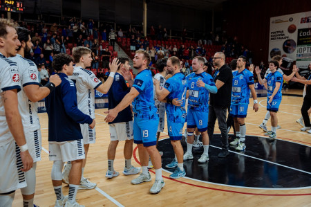 Foto: Hádzanári HK Bojnice pri historickej európskej premiére viedli, napokon rakúskemu majstrovi podľahli 27:31 5