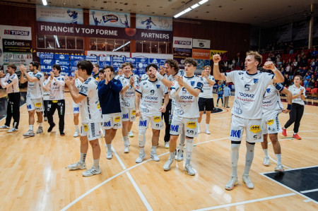 Foto: Hádzanári HK Bojnice pri historickej európskej premiére viedli, napokon rakúskemu majstrovi podľahli 27:31 6
