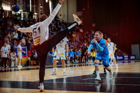 Foto: Hádzanári HK Bojnice pri historickej európskej premiére viedli, napokon rakúskemu majstrovi podľahli 27:31 10