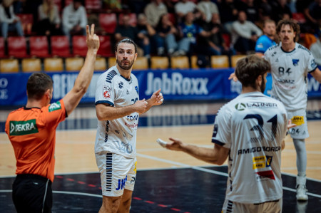 Foto: Hádzanári HK Bojnice pri historickej európskej premiére viedli, napokon rakúskemu majstrovi podľahli 27:31 25