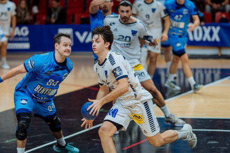 Foto: Hádzanári HK Bojnice pri historickej európskej premiére viedli, napokon rakúskemu majstrovi podľahli 27:31 35