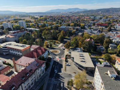 Foto: Kruhová križovatka na Hlinkovej ulici v Prievidzi je obnovená. Investícia dosiahla približne 540-tisíc eur