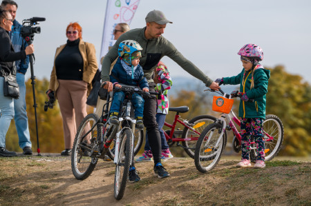 FOTO: Otvorili cyklotrasu Partizánske – Chalmová, miestnou časťou Bystričian v okrese Prievidza. Cyklistom pribudlo vyše 10 kilometrov 7